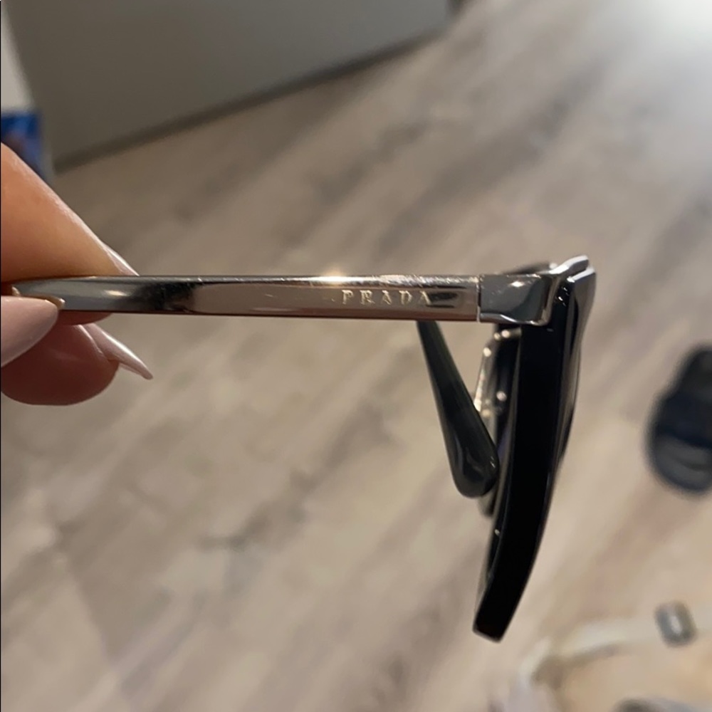 Prada sunnies!! - Picture 2 of 6